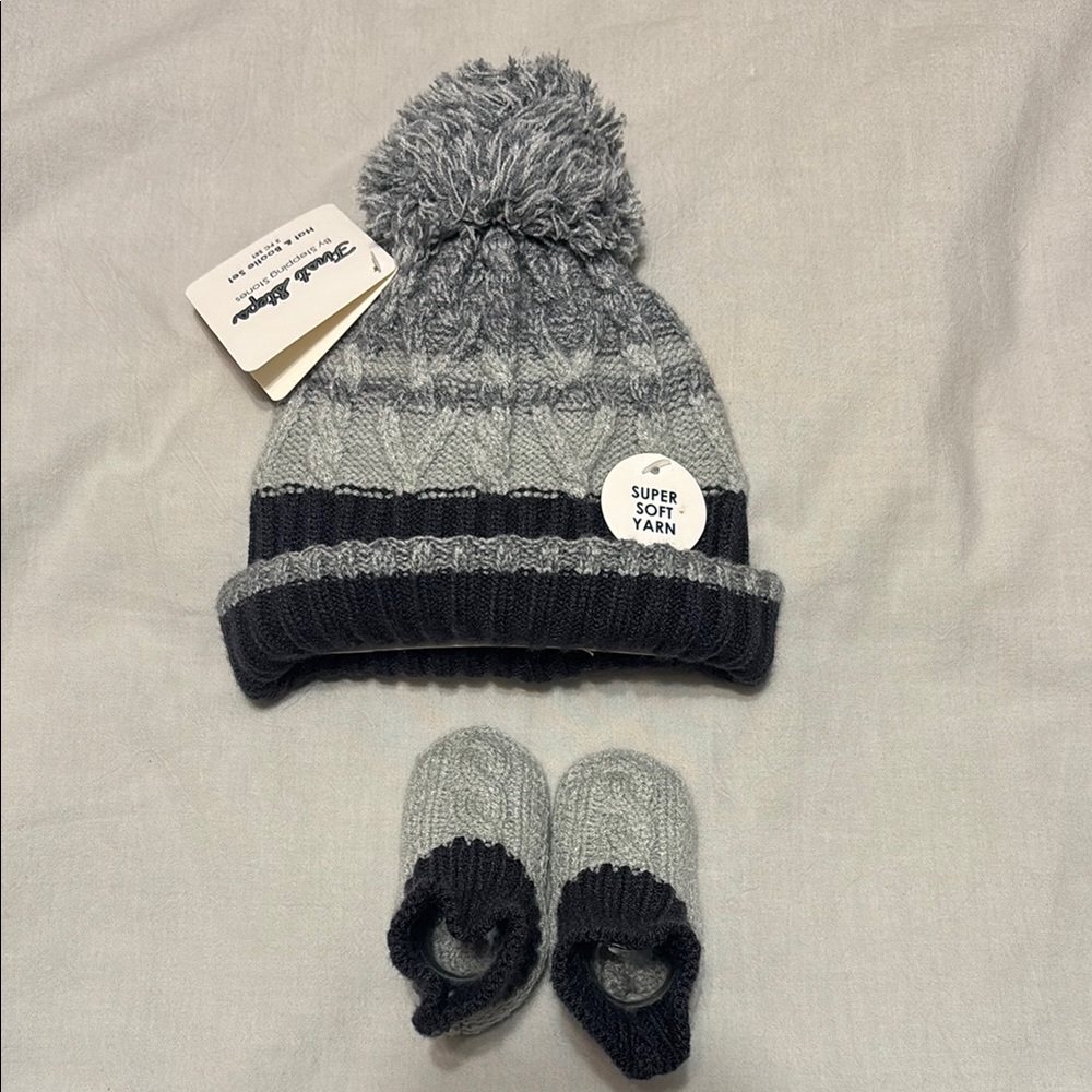 Gray Color-Blocked Knitted Beanie Hat with Fluffy Pom-Pom and Botties